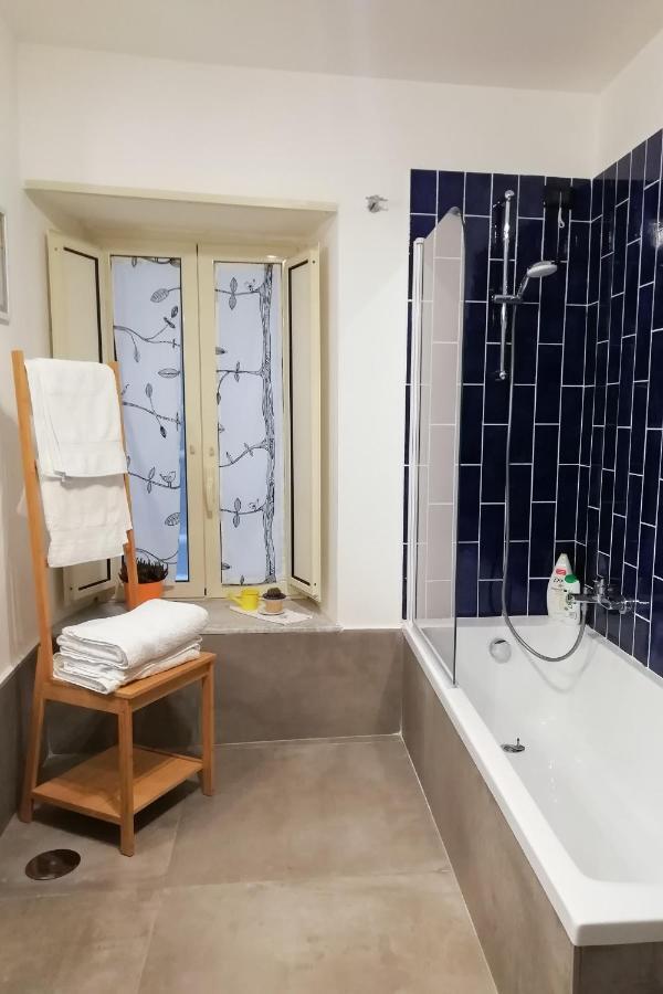 Apartamento La Casa Del Nespolo, 2 Terrazzi E 2 Bagni In Centro